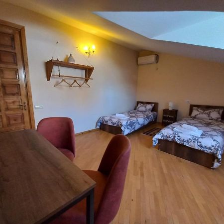 Alpha Tbilisi Hotell Eksteriør bilde
