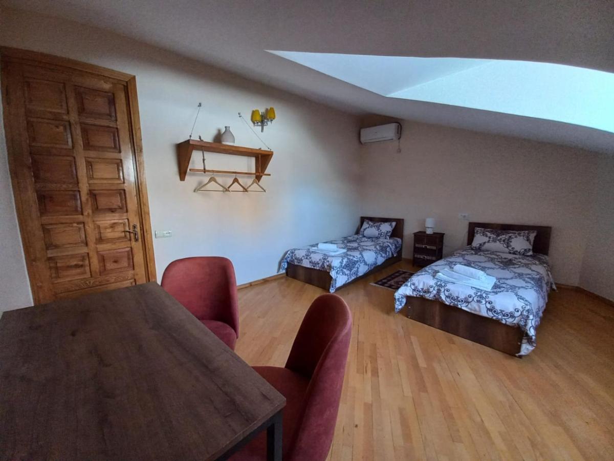 Alpha Tbilisi Hotell Eksteriør bilde