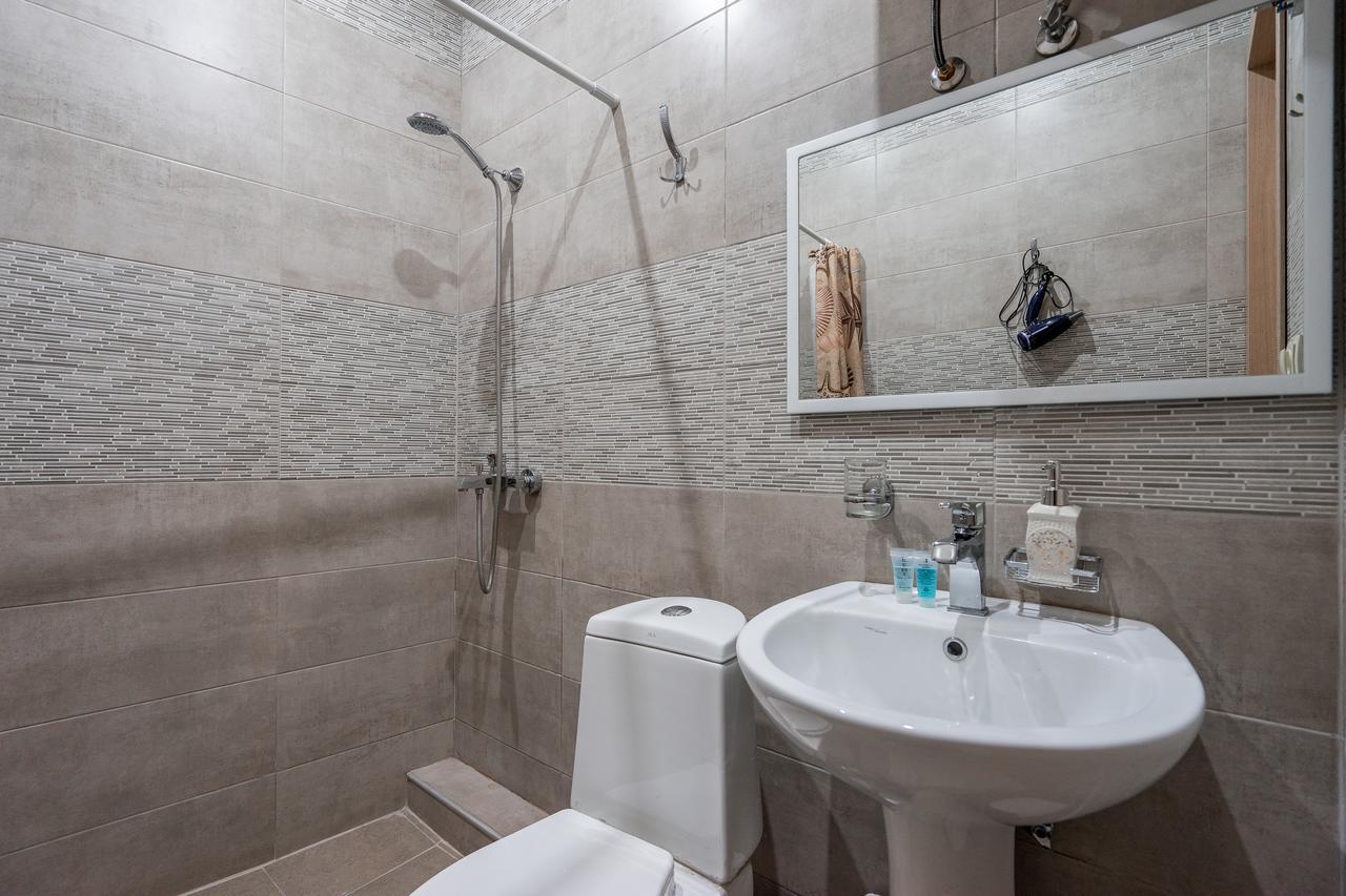 Alpha Tbilisi Hotell Eksteriør bilde